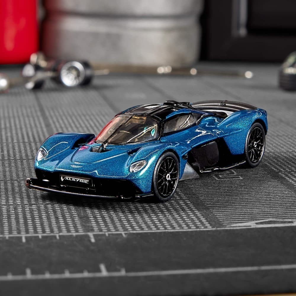 Hot Wheels Elite 64 #13 Aston Martin Valkyrie Teal 1:64 Diecast Real Rider HWR91